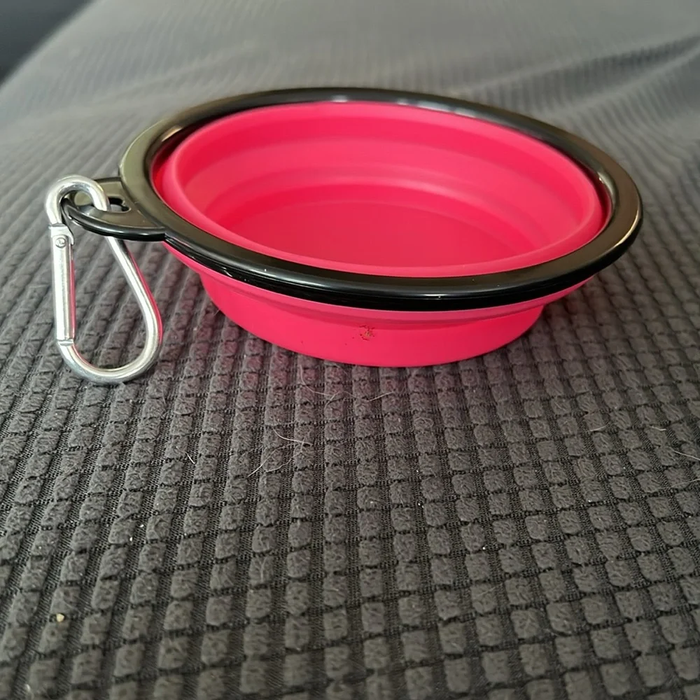 Rest Eazzzy collapsible water bowl. No tags but not used.